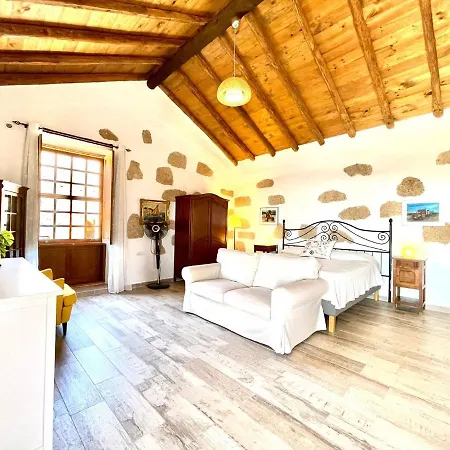 Rural House With Private Pool, Bbq, And Views Of The Atlantic Ocean In Tenerife South