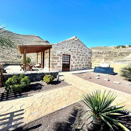 Rural House With Private Pool, Bbq, And Views Of The Atlantic Ocean In Tenerife South