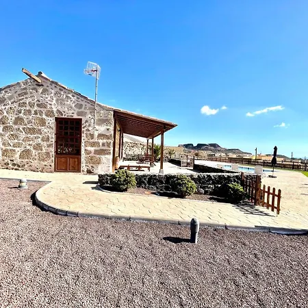 Rural House With Private Pool, Bbq, And Views Of The Atlantic Ocean In Tenerife South