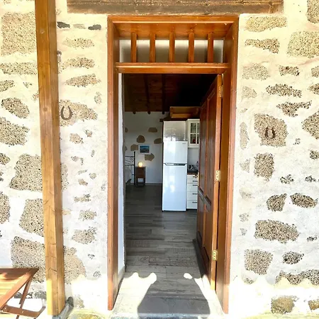 Rural House With Private Pool, Bbq, And Views Of The Atlantic Ocean In Tenerife South